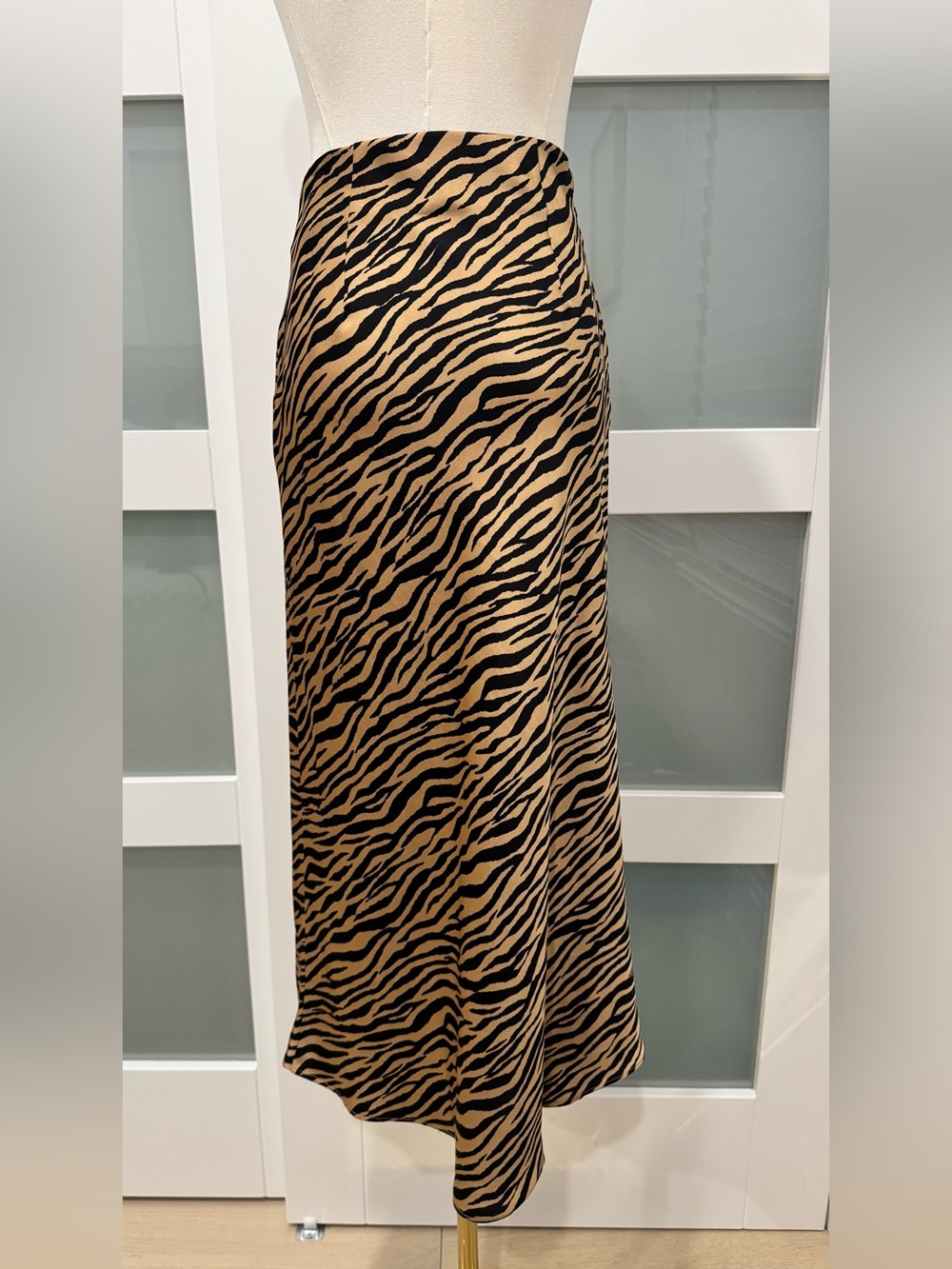 NWOT 🦓SKIES ARE BLUE Holly Zebra Satin Midi Skirt XS - Picture 7 of 10